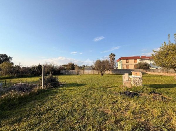 terreno in vendita ad Aprilia in zona Campo di Carne