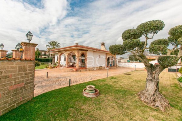 casa indipendente in vendita ad Aprilia in zona Campo di Carne