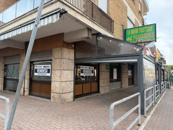 locale commerciale in vendita ad Aprilia