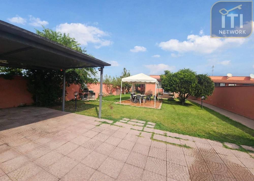 casa indipendente in vendita ad Aprilia in zona Campo di Carne
