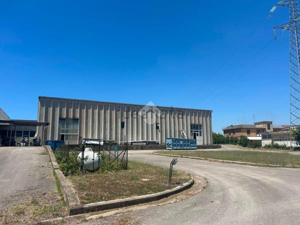 locale commerciale in vendita ad Aprilia in zona Riserva Nuova