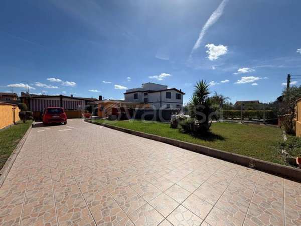 casa indipendente in vendita ad Aprilia in zona Genio Civile