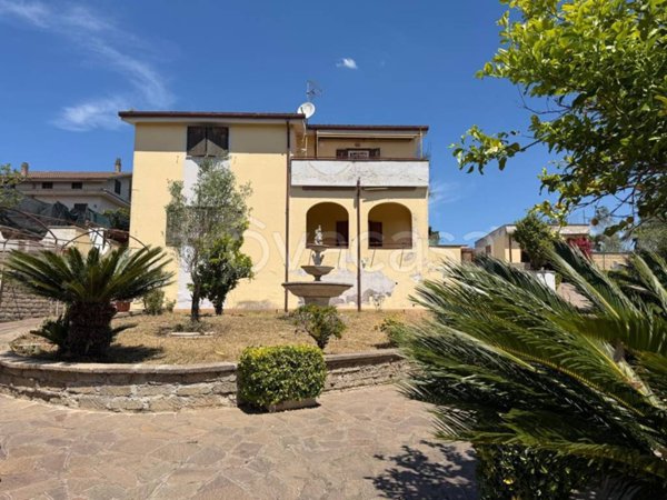 casa indipendente in vendita ad Aprilia in zona Fossignano