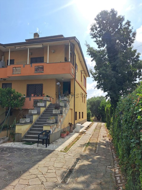 casa indipendente in vendita ad Aprilia