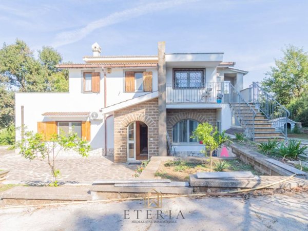 casa indipendente in vendita ad Aprilia in zona Cogna