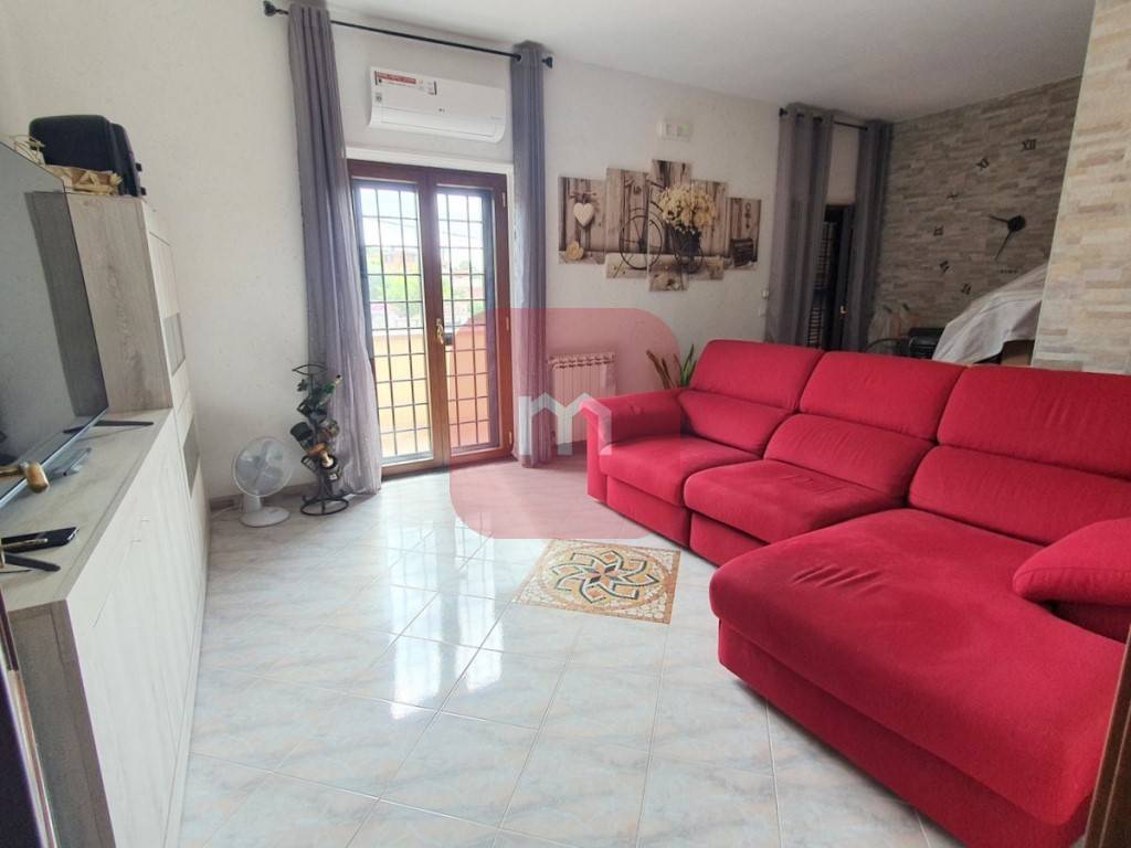 appartamento in vendita ad Aprilia in zona Cogna
