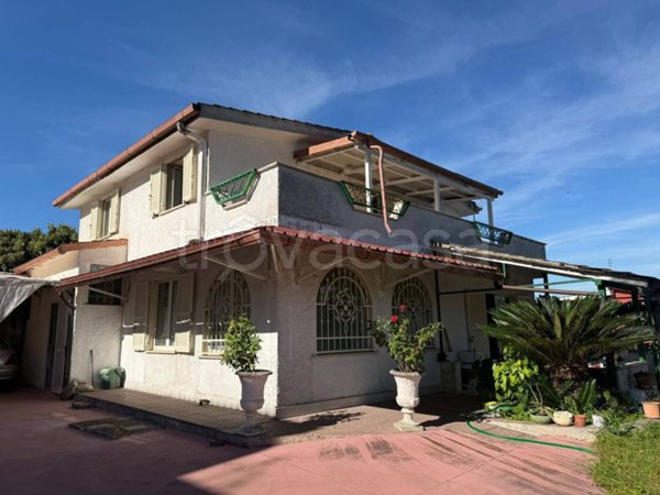 casa indipendente in vendita ad Aprilia in zona Casalazzara
