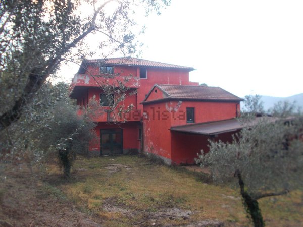 casa indipendente in vendita a Bassiano