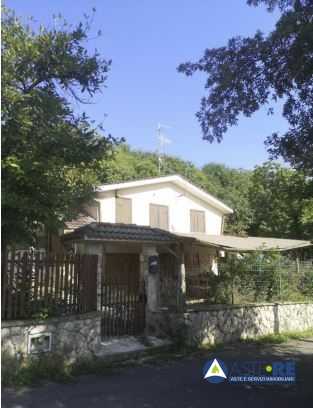 casa indipendente in vendita a Bassiano
