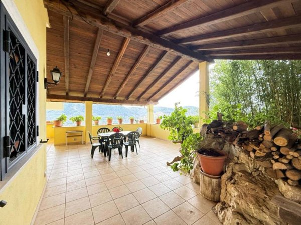 casa indipendente in vendita a Bassiano