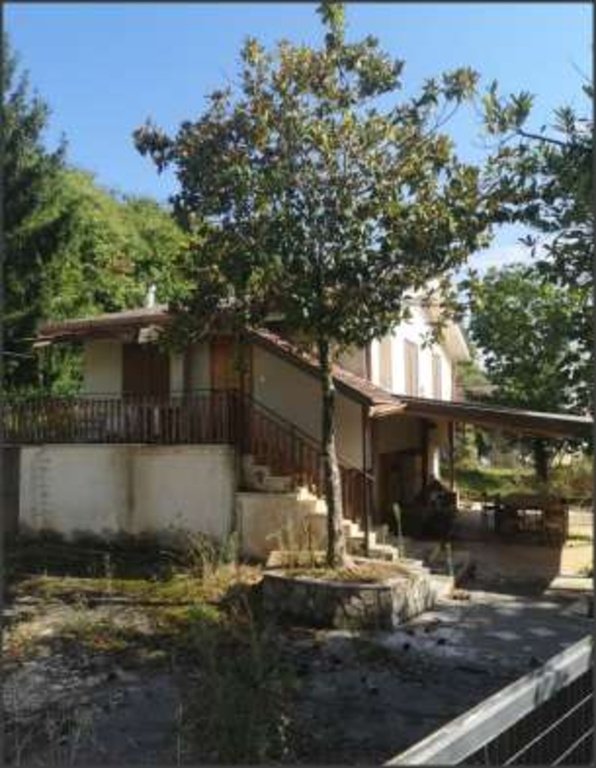 casa indipendente in vendita a Bassiano