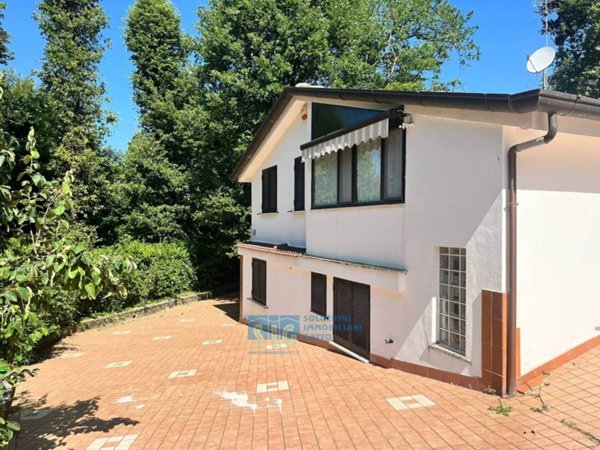 casa indipendente in vendita a Bassiano
