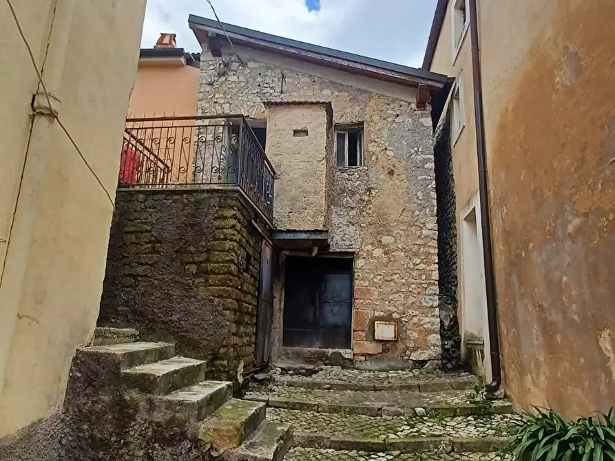 casa indipendente in vendita a Bassiano
