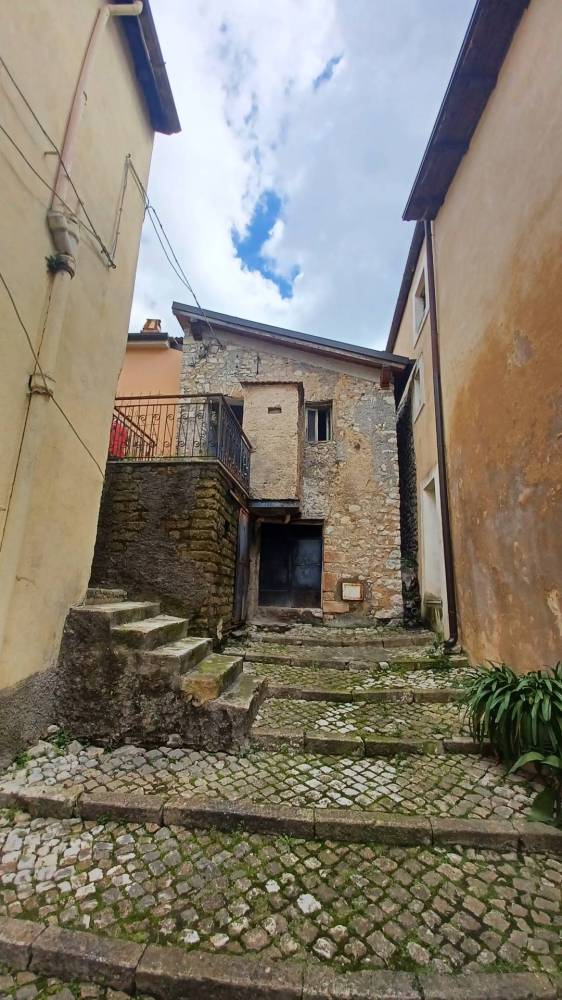 casa indipendente in vendita a Bassiano