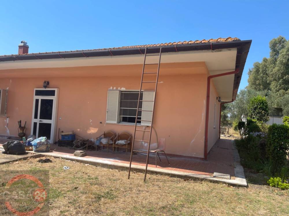 casa indipendente in vendita a Bassiano