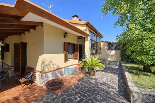 casa indipendente in vendita a Bassiano