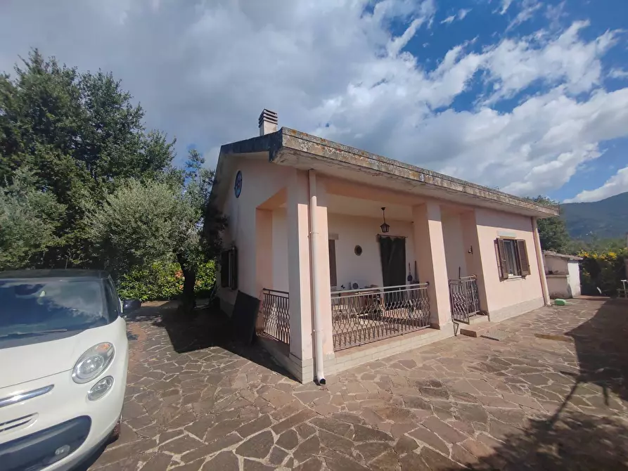 casa indipendente in vendita a Bassiano