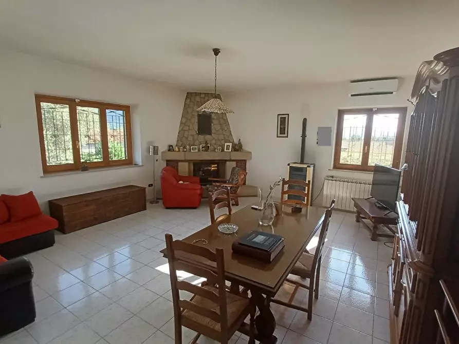 casa indipendente in vendita a Bassiano