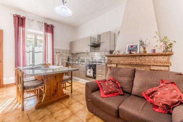 casa indipendente in vendita a Bassiano