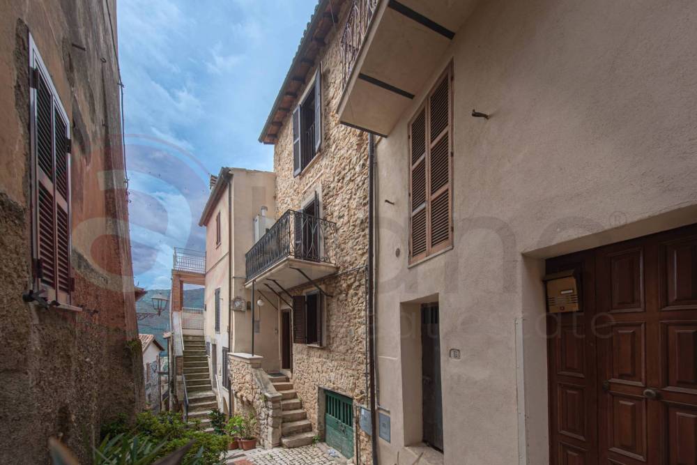 casa indipendente in vendita a Bassiano