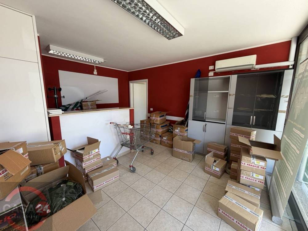 locale commerciale in vendita a Bassiano