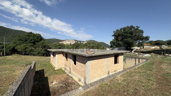 casa indipendente in vendita a Bassiano