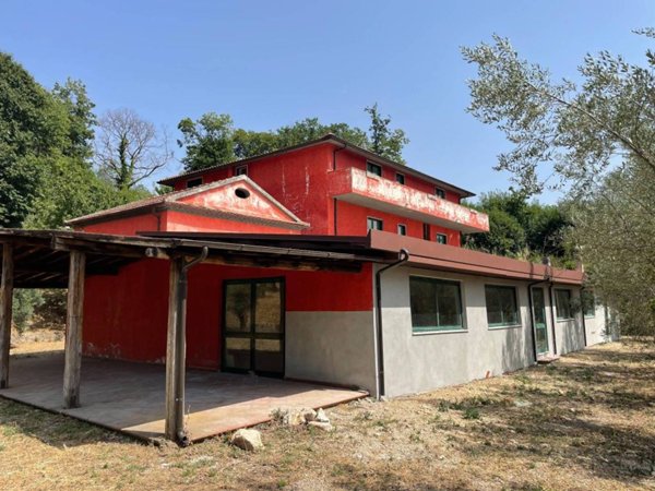 casa indipendente in vendita a Bassiano
