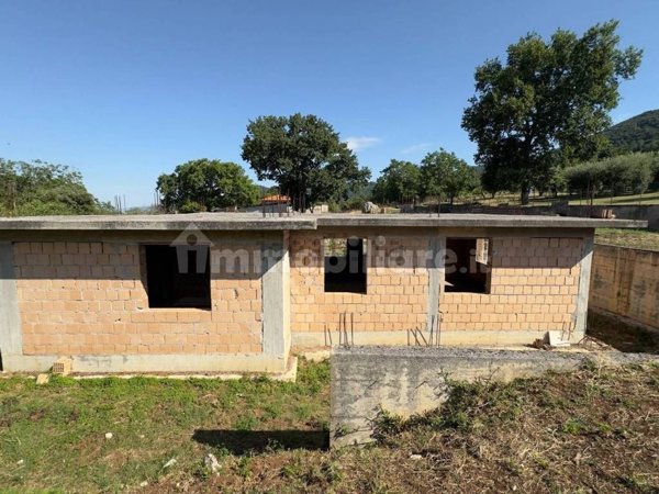 casa indipendente in vendita a Bassiano