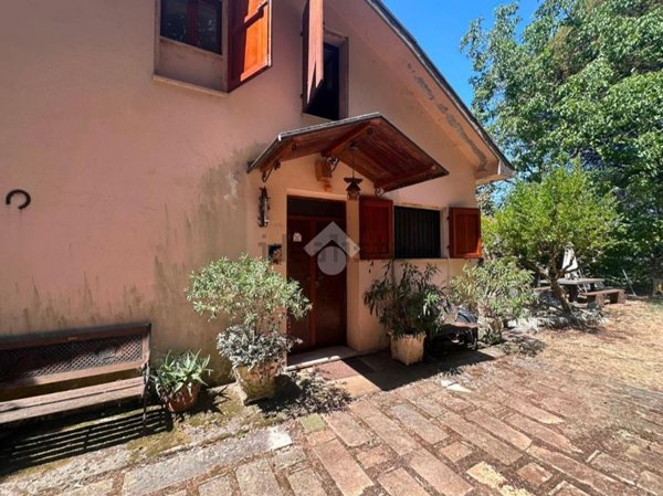 casa indipendente in vendita a Bassiano