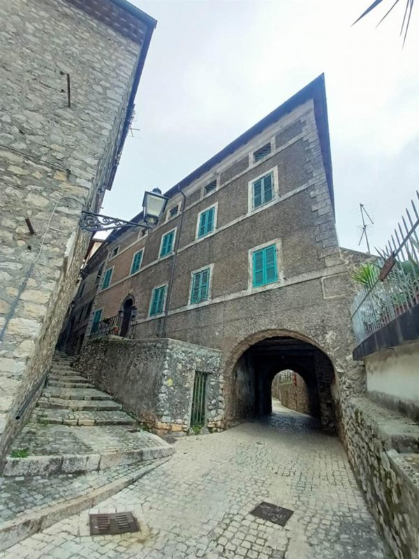intera palazzina in vendita a Bassiano