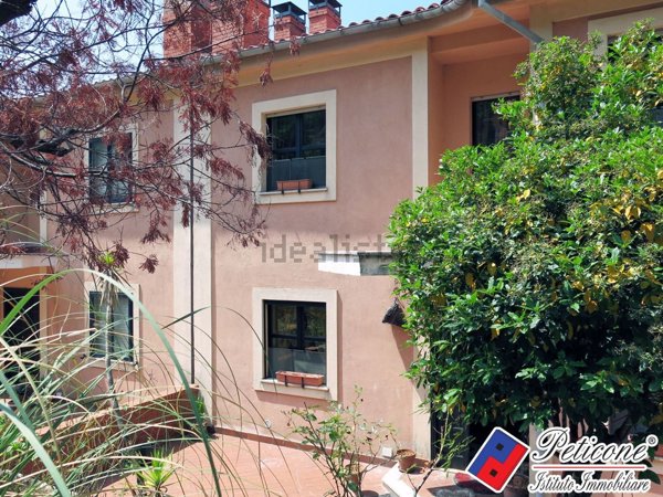 esavano in vendita a Campodimele