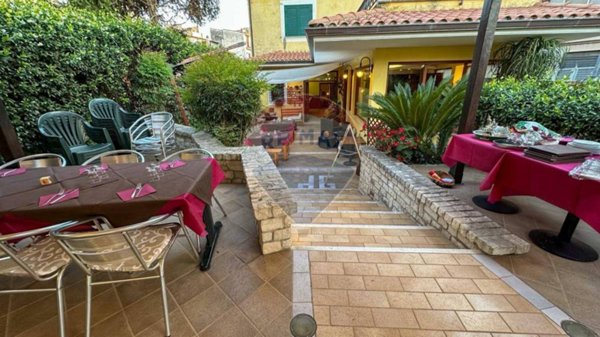 locale commerciale in vendita a Campodimele