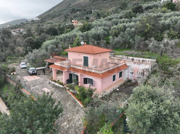 casa indipendente in vendita a Campodimele