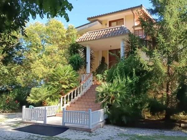 casa indipendente in vendita a Castelforte in zona Suio