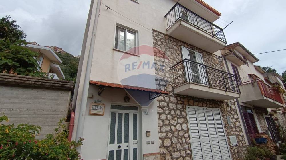 casa indipendente in vendita a Castelforte in zona Suio