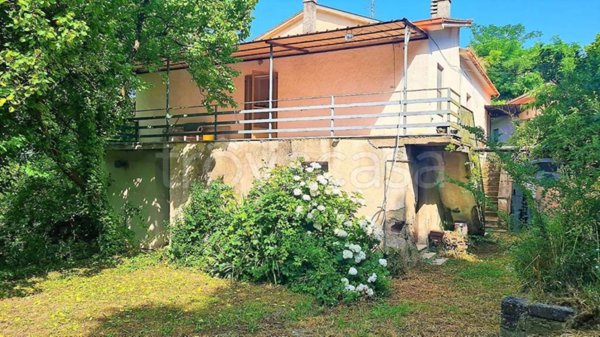 casa indipendente in vendita a Castelforte in zona Suio
