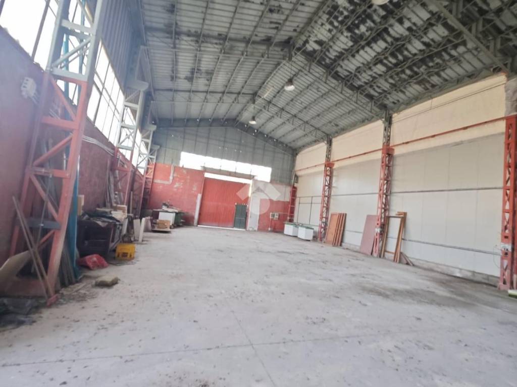 capannone in vendita a Castelforte