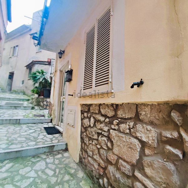 casa indipendente in vendita a Castelforte in zona Suio