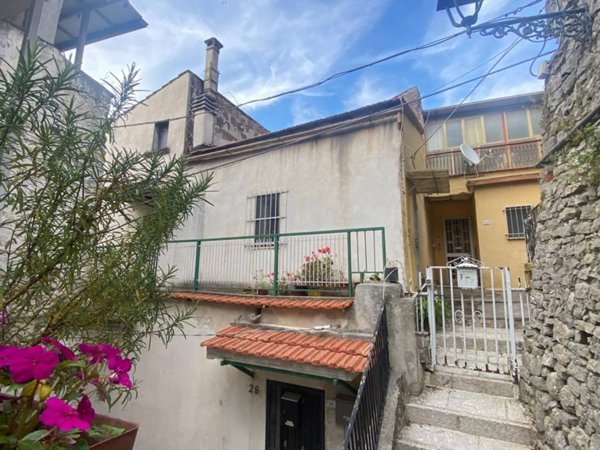 casa indipendente in vendita a Castelforte in zona Suio