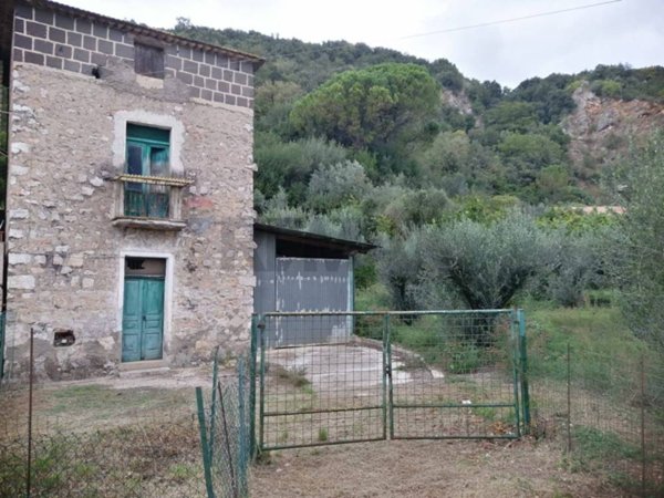 casa indipendente in vendita a Castelforte in zona Suio