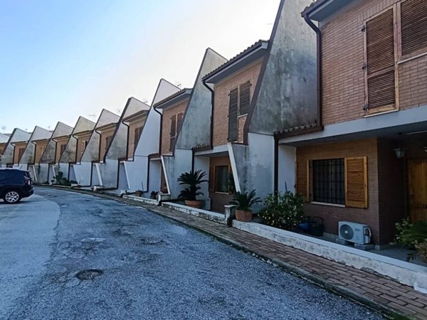 casa indipendente in vendita a Castelforte