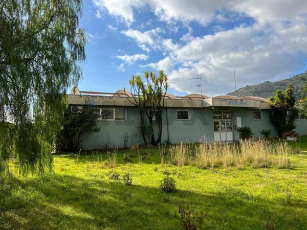 locale commerciale in vendita a Castelforte