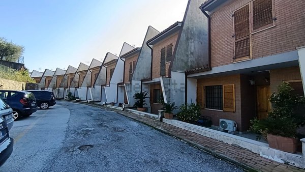 casa indipendente in vendita a Castelforte in zona Suio