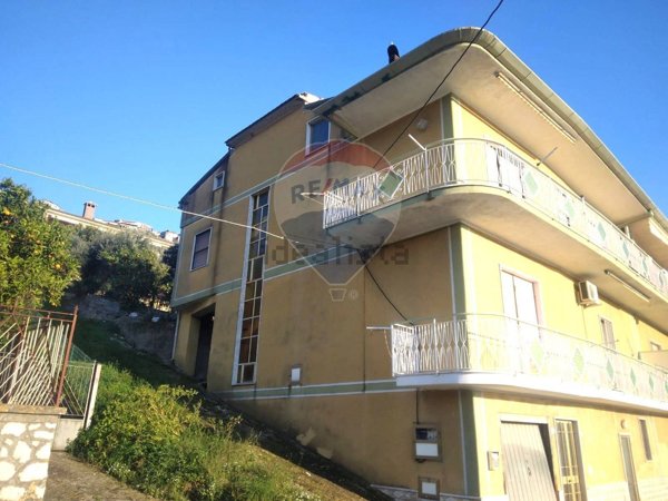 casa indipendente in vendita a Castelforte in zona Suio