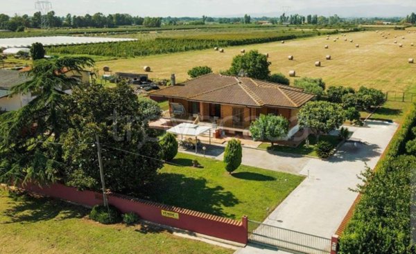 casa indipendente in vendita a Cisterna di Latina