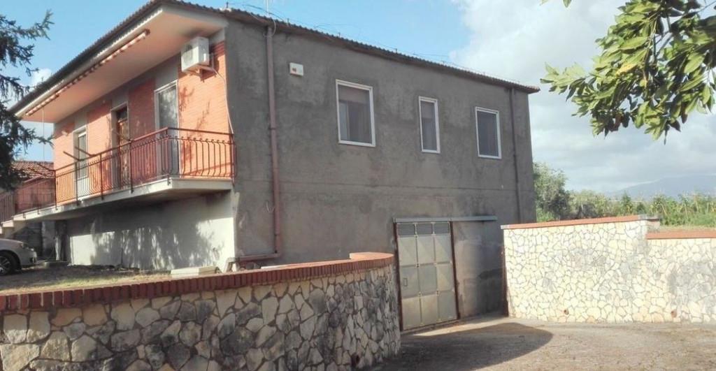 casa indipendente in vendita a Cisterna di Latina in zona Le Castella