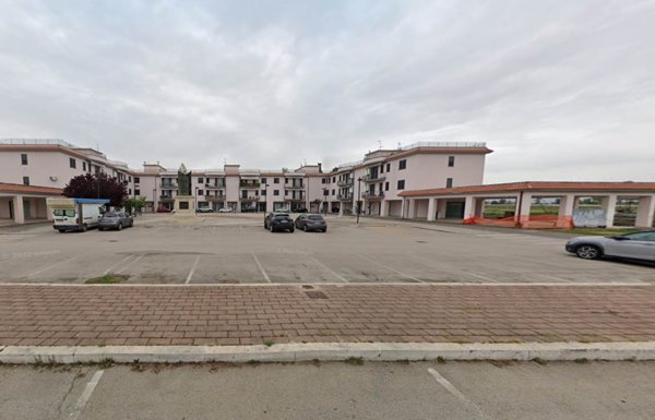 negozio in vendita a Cisterna di Latina in zona Borgo Flora