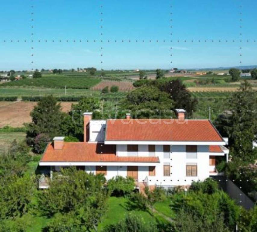 casa indipendente in vendita a Cisterna di Latina