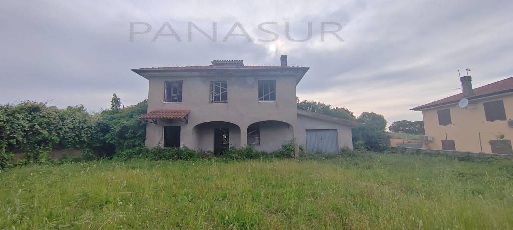 casa indipendente in vendita a Cisterna di Latina