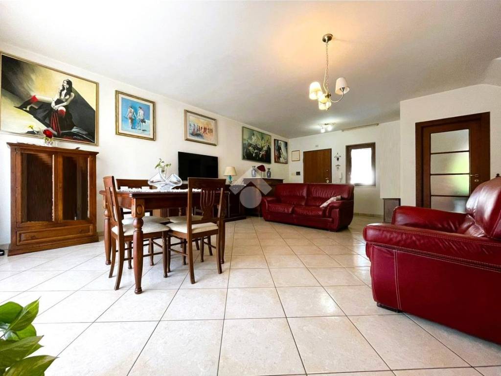 casa indipendente in vendita a Cisterna di Latina